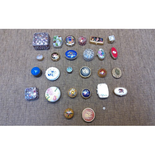 755 - Small trinket and pill boxes including Coalport.