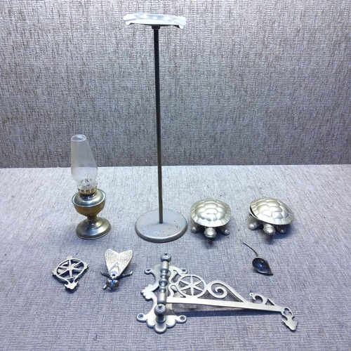 258 - Brass items including a vintage oil lamp, trinket boxes and a pair of brass turtles.