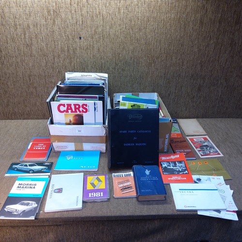 302 - Collection of vintage car magazines including Austin Martin, Ford and Mercedes.