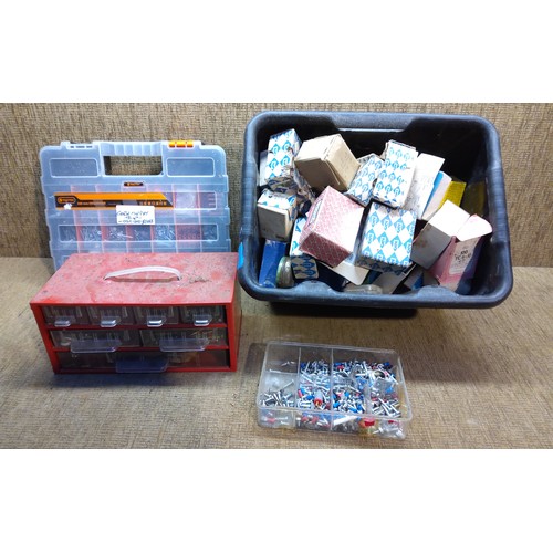 115 - Large quantity of screws and fixings.