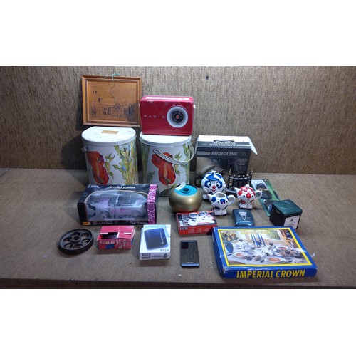 199 - Selection of items including vintage biscuit tins, a limited edition Maisto diecast model and boxed ... 