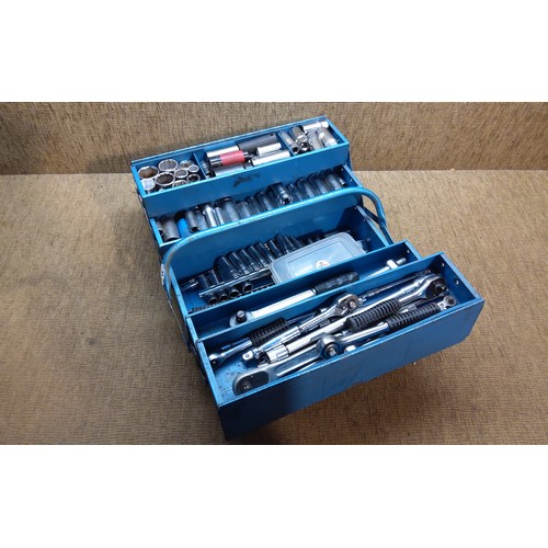 134 - Canteen tool box full of rachets extensions and over 100 chrome vanadium sockets. ( check photos for... 