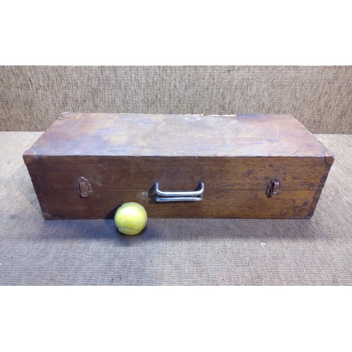 659 - Vintage wooden toolbox.