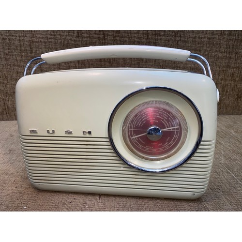 505 - Vintage bush radio.