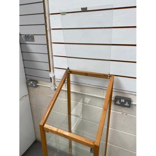 667A - Glass Retail display stand.