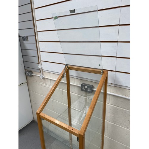 14 - Glass retail display stand.