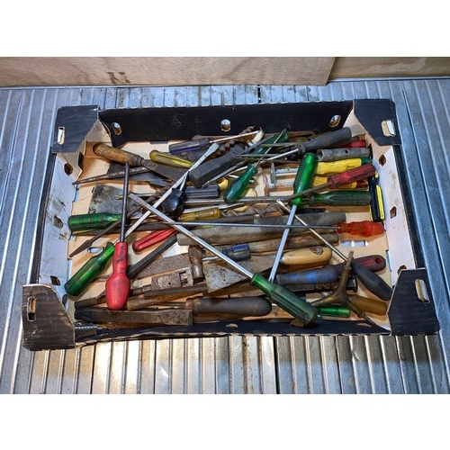 25 - Large quantity of good quality hand tools.