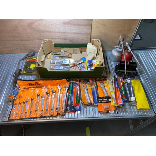 32 - Tools including a Full draper spanner set.