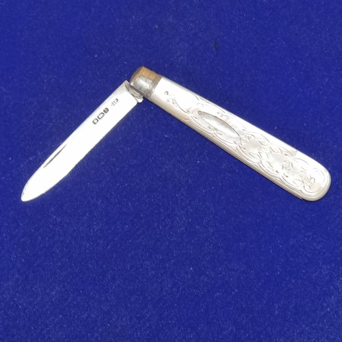 1044 - Mother of pearl and silver fruit knife Hallmarked Sheffield.