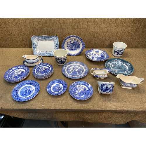 719 - Quality blue and white ceramics including Deflt and Burleigh ware Willow pattern