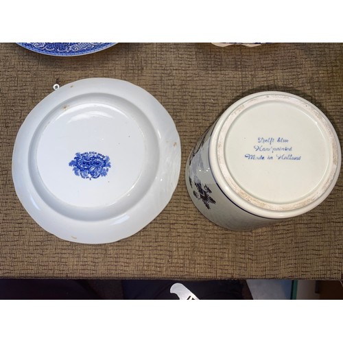 719 - Quality blue and white ceramics including Deflt and Burleigh ware Willow pattern