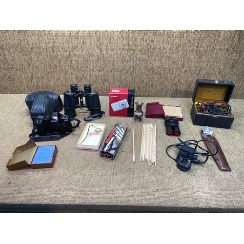 730 - Curiosities including Zenith binoculars, vintage Therma travel iron and Minoltta Dynax 7000I camera