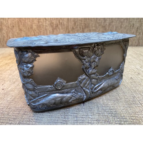 1054 - Antique arts and crafts pewter and frosted glass box with crafted lid.
22 x 12 x 11 cm