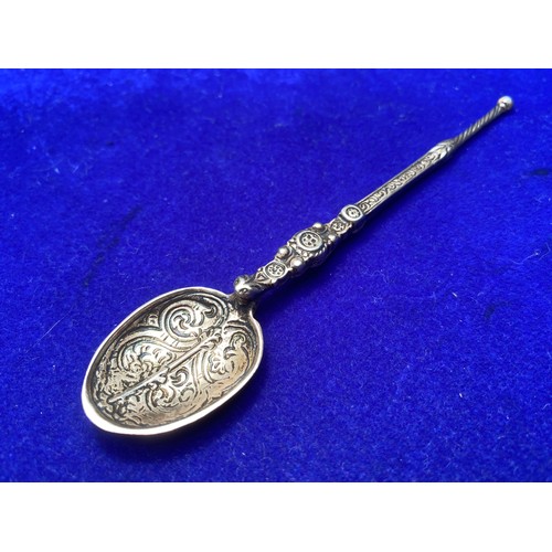 1057 - Antique 1914 sterling silver anointing spoon 110mm London Royal Coronation.