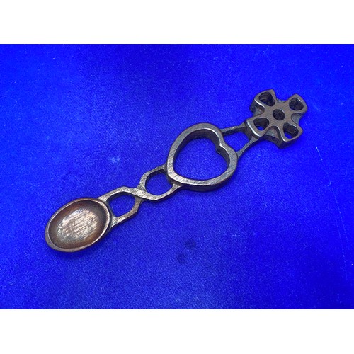 1250 - Antique wooden love spoon.