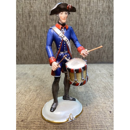 1272 - Nymphenburg Porcelain tambour der bernischen infanterie statue 24cm tall.