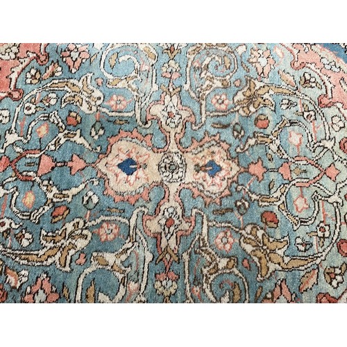 747 - Large Oriental rug size 317cm x 225cm.