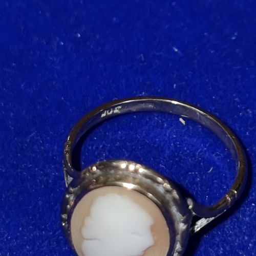 1060 - 9ct Gold cameo ring, size K, 2.3g.