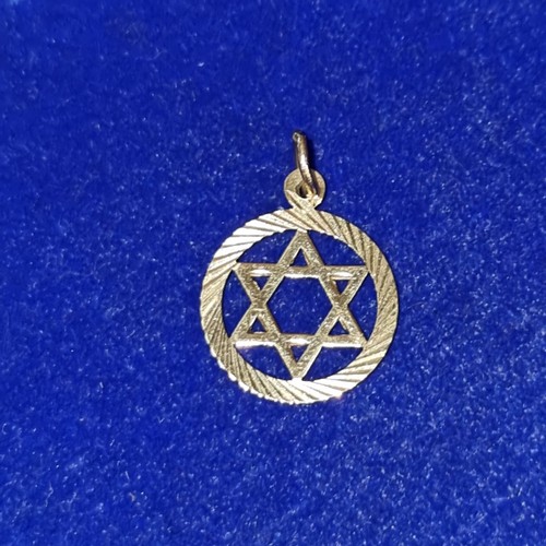 1069 - 9ct gold star of David Pendant. 0.8g