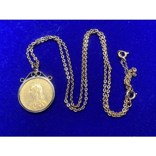 1072 - 1890 Gold sovereign (London) with a 9ct gold mount and chain mounted 1977 by William John Pellow. To... 