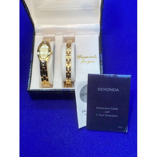 1073 - Sekonda Classique Quartz Champagne Dial Ladies Watch and Bracelet Set.