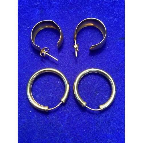 1081 - Two pairs of yellow metal earrings (backs stamped gold) tested as gold. 3.8g.