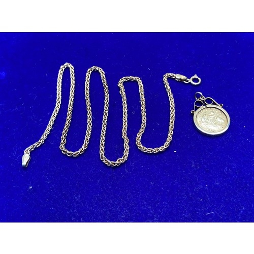 1086 - Silver Australia threepence in a silver mount dated 1925, a silver heavy silver necklace 43cm long a... 