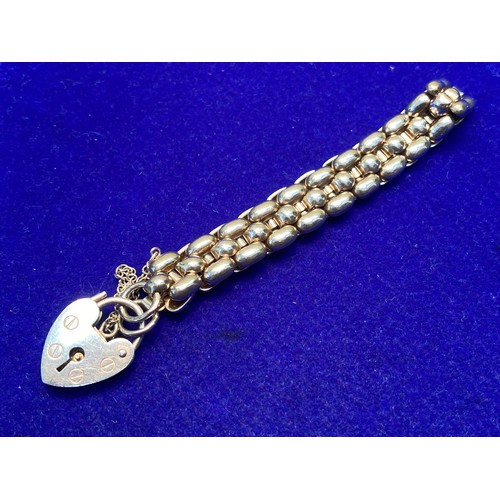 1083 - Silver bracelet with heart lock.