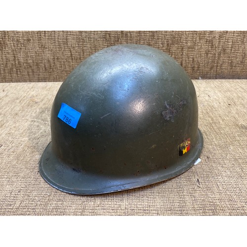 786 - American WW2 M1 helmet with the flag of Belgium on the side.