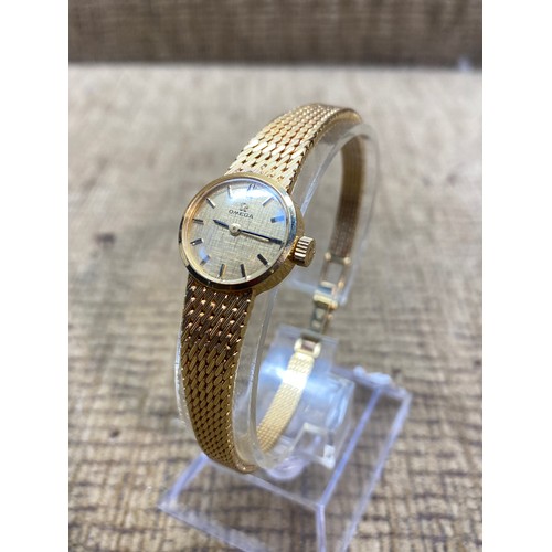 1090 - Omega 18ct gold Ladies watch working. 31.2g.