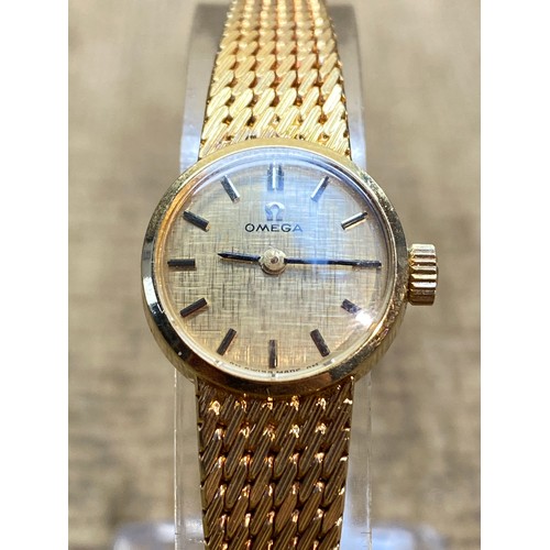 1090 - Omega 18ct gold Ladies watch working. 31.2g.