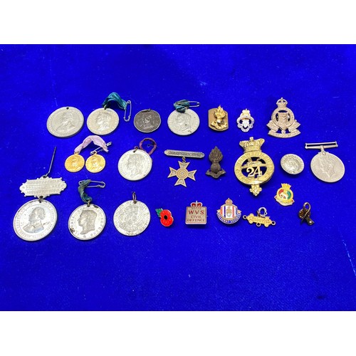 1094 - Collection of cap badges, medals and commemorative medals.