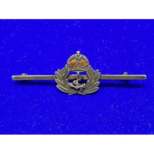 1095 - Silver and enamel Royal Navy pin badge.