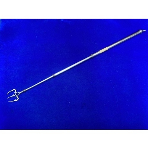 1115 - Superb Stirling silver toasting fork, dated London 1900 by R & S Garrard & Co (Sebastian Henry Garra... 