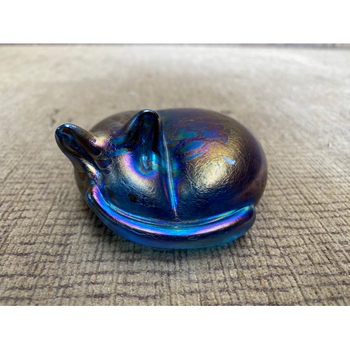 834 - Pearlescent glass sculpture of a cat by K.Heaton