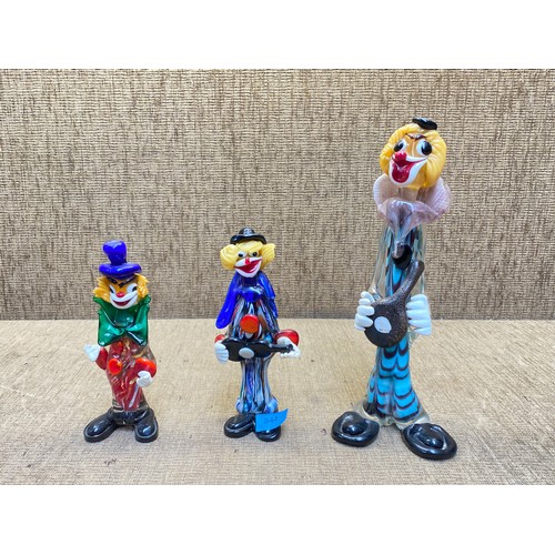 844 - 3 Murano glass clowns.