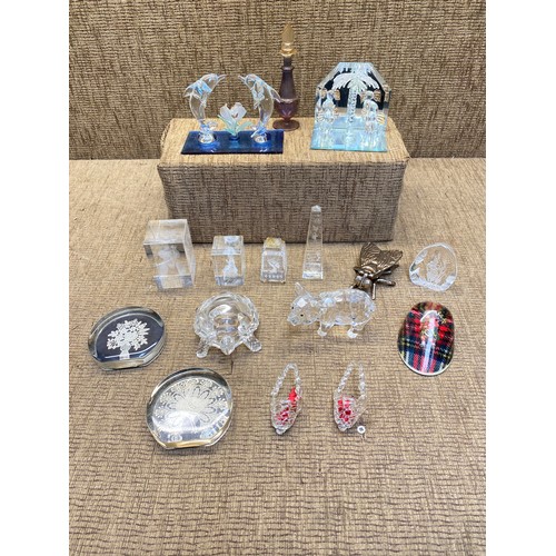 843 - Collection of glass and crystal ornaments and paper weights.