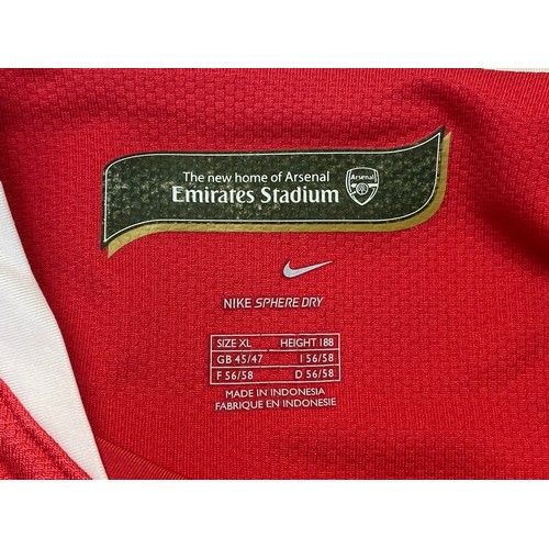 1053 - Selection of Arsenal items including two shirts ( sizes XXl & XL ) , Mug , clock and photograph.