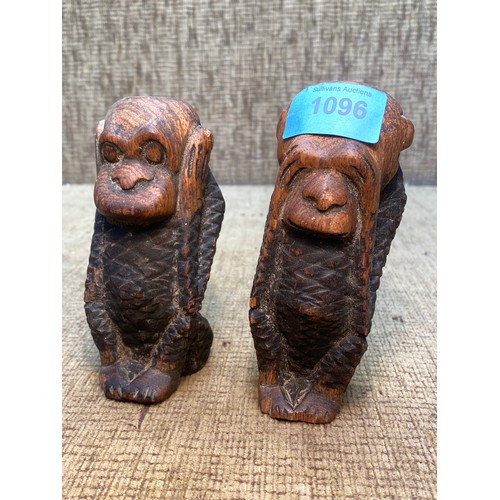 1096 - Pair of carved solid oak Monkey statues 13cm tall.