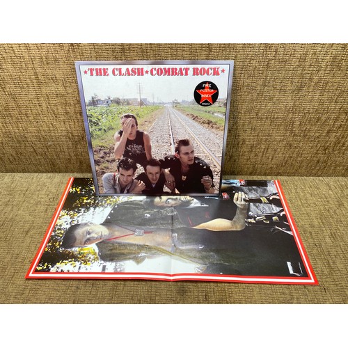 212 - The CLASH - Combat rock (poster present).