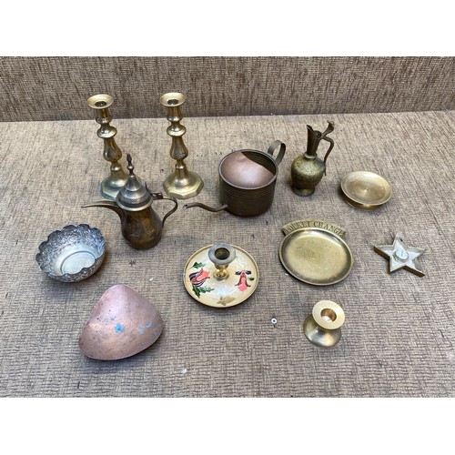 866 - Selection of brass items.