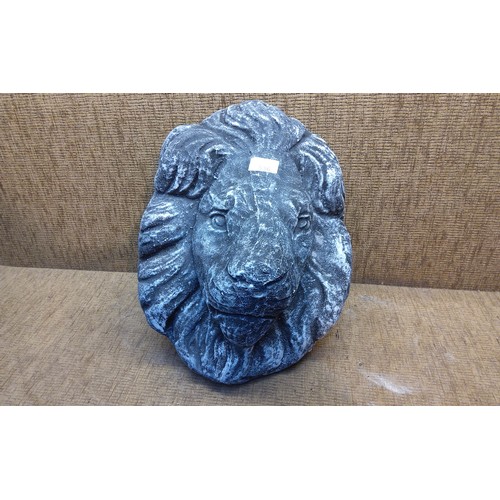 536 - Large concrete ornament of a lions head 45cm x 36cm.