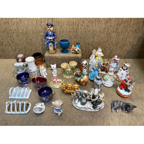 585 - Collectable ceramic items including West German pottery and a Golly trinket box.