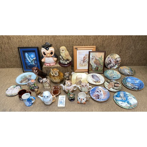 598 - Collection of owl related items including a cookie jar and a set of Royal Doulton plates.