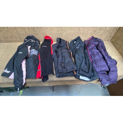 672 - 5 Quality jackets including Reebok XL, Ginetta XL and Animal Size 12.