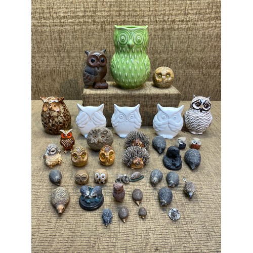 690 - Selection of ornamental owls and hedgehogs.