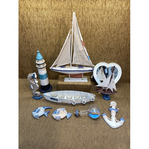 691 - Collection of nautical decorative items.