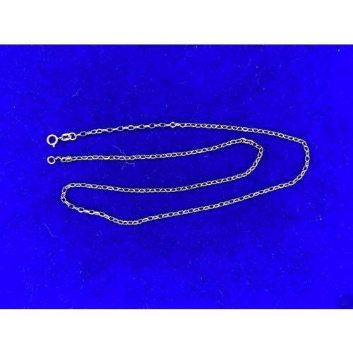 1534 - 9ct gold fine necklace 400mm 1.3 grams.