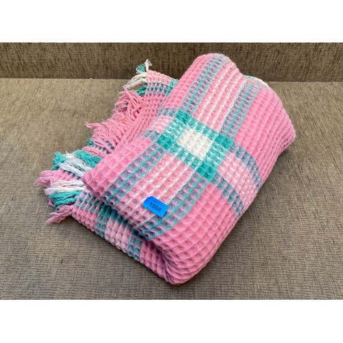 1086 - Derw Welsh single waffle blanket.