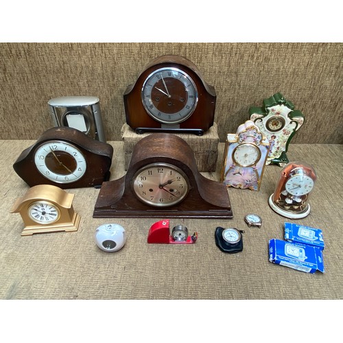 1089 - Selection of mechanical and Quartz mantle clocks including Smiths.